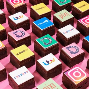 Företagsbrownies med ätbara logotyper